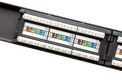 Product 19" patch panel Solarix 24x RJ45 CAT5E UTP 150 MHz Black 1U SX24-5E-UTP-BK - Solarix - Patch Panels
